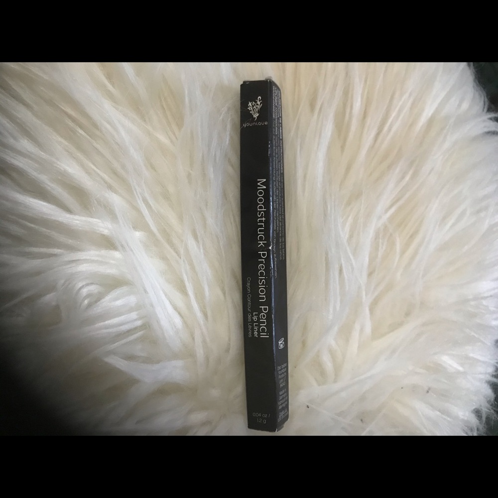 Younique lip liner PEACHY